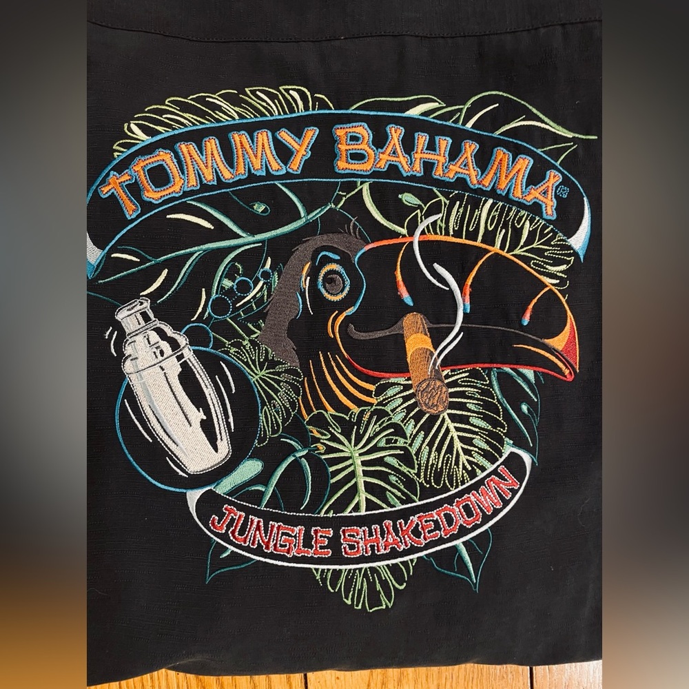 Tommy Bahama Men’s short sleeve, button down silk shirt, black, XXL, graphics